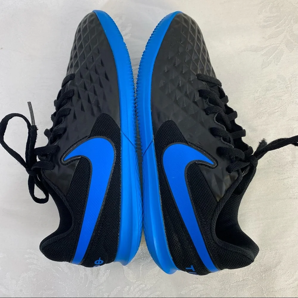 Nike Tempo Sneakers Youth Size 5.5Y